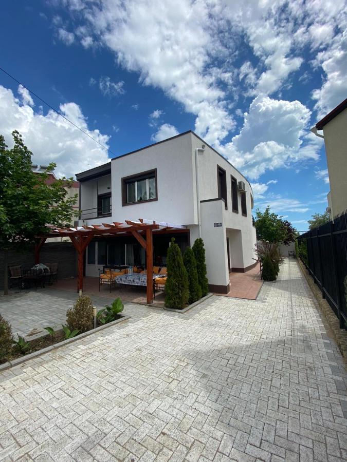 Vila Ammos Mamaia 120 Metri De Plaja Navodari Exterior photo